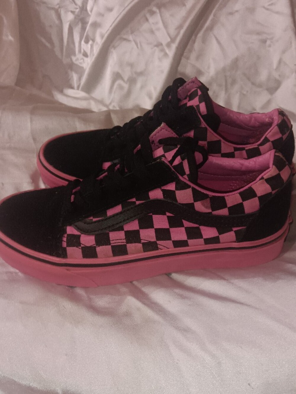 Vans Women's Black and Pink Old School Checkered Shoes